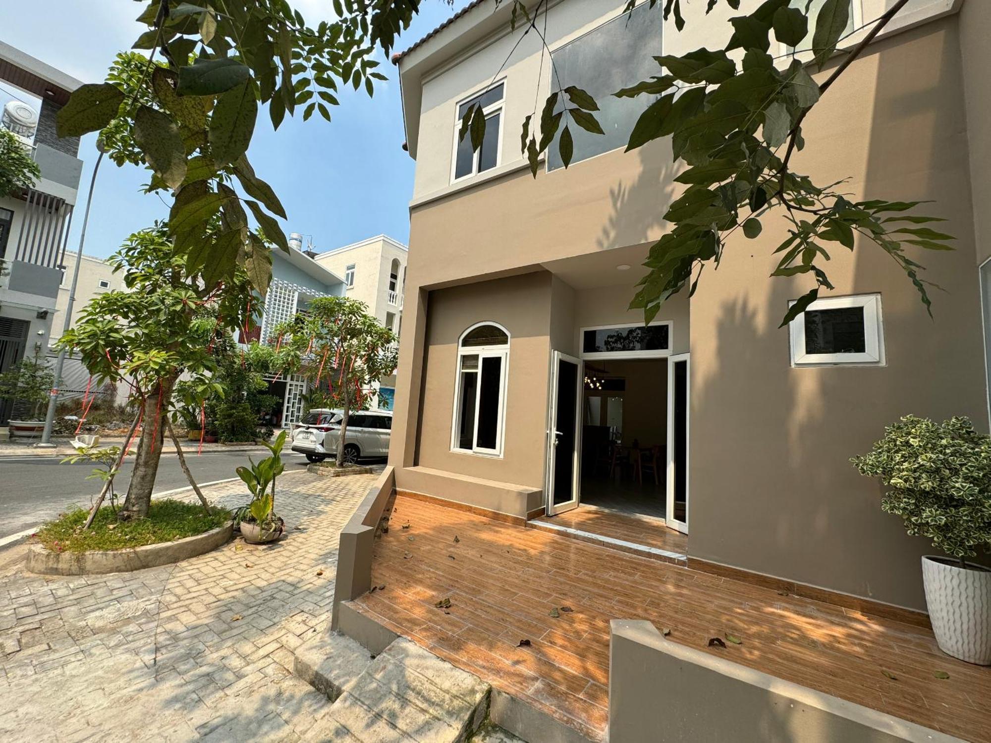 La Homestay ลองซเวียน ภายนอก รูปภาพ